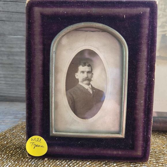 ANTIQUE Tintype Daguerreotype Photos, Civil War Era Purple Velvet & Wood frame - Picture 2 of 10